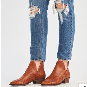 American Eagle booties